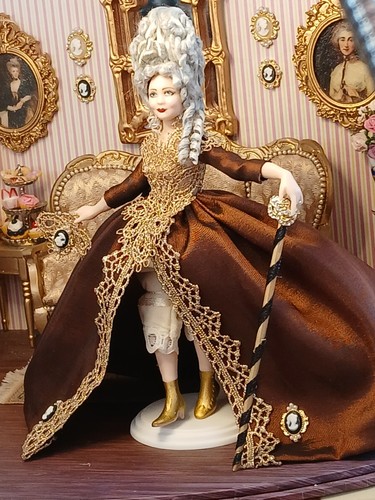 Porcelin doll s house - porcelin, doll's