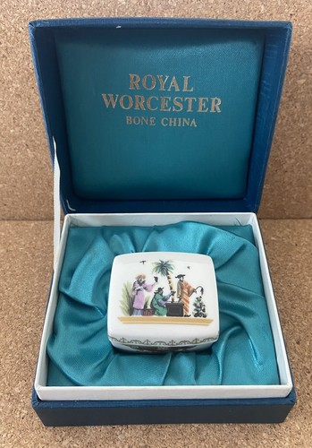 Royal worcester 3851 trinket - worcester,