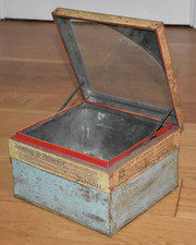 ANTIQUE HUNTLEY & PALMERS