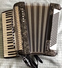 Piano Accordion. Hohner Organola IVP 120 Bass Accordion