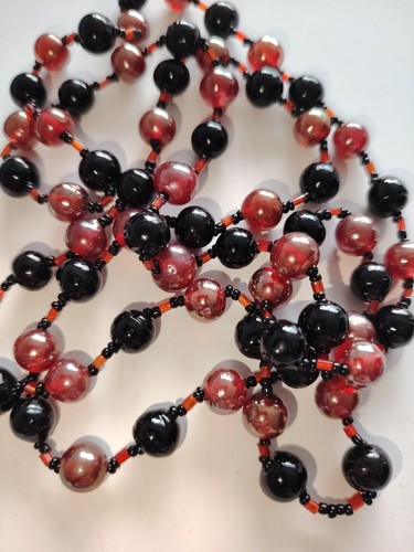 100 red and black glass - 100,