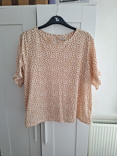 Ladies short sleeved - sleeved, blouse