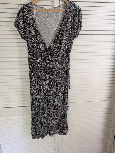 Amaranto wrap style dress