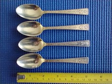 SET OF 4 VINTAGE QUEEN