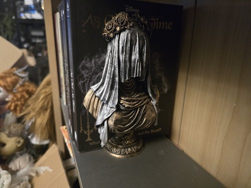 Sinister bookend veiled - bookend,