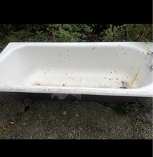 Solid Cast Iron enamelled Bath