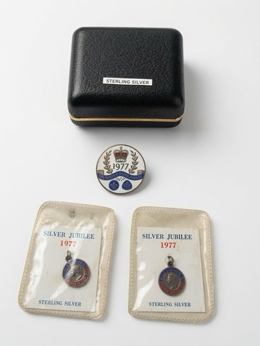 1977 queen silver jubilee - silver,