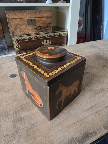 Antique box depicting - antique,