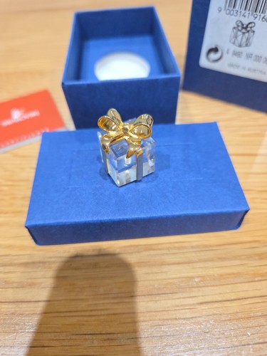 Swarovski crystal present - crystal, "present"