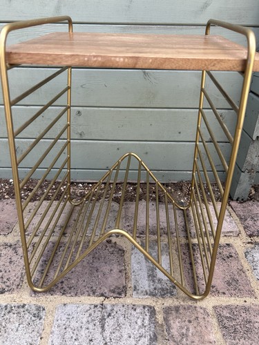 Gold tone metal wire magazine - gold,