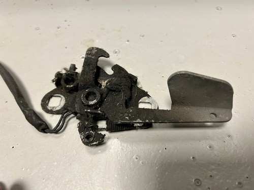 Peugeot 306 bonnet catch - 306,