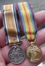 A PERIOD MINIATURE WW1 MEDAL