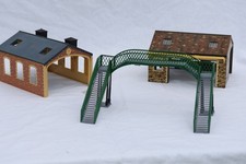 Job lot of hornby 00 gauge buildings
