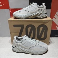 adidas Yeezy / YZY Boost 700 |