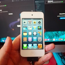Apple iPod Touch 32GB 4th Gen