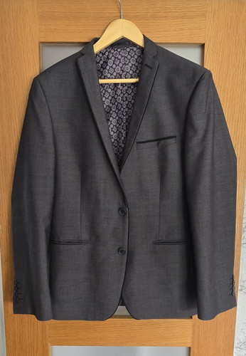 Red herring men grey - red,
