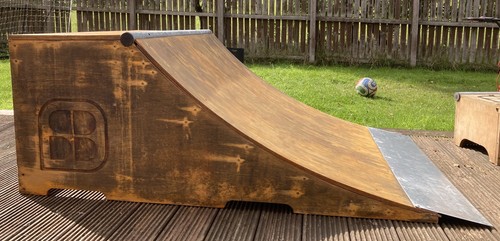 Wooden quarter pipe skateboard - quarter,