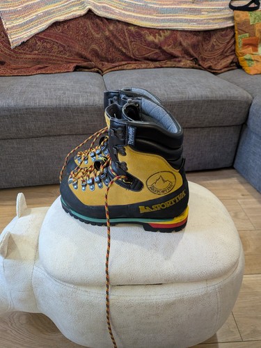 Mountaineering boots womens
