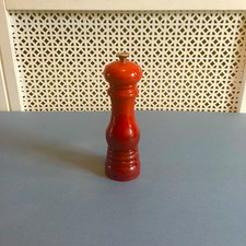 Le Creuset red salt mill 21cm