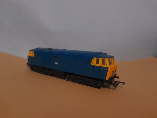 Hornby triang r758 class - triang,