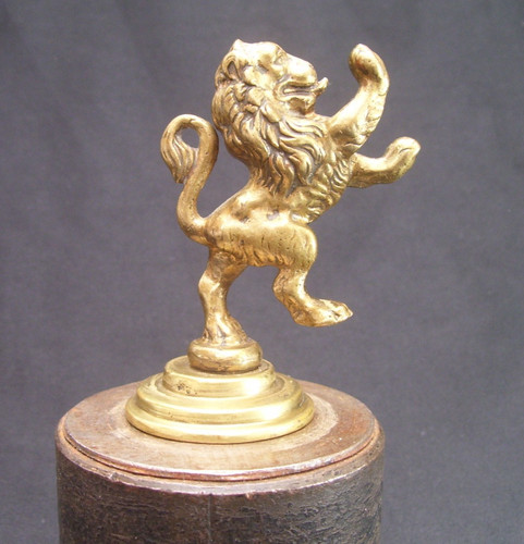 Vintage 1930s rampant lion - rampant,