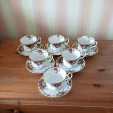 x6 ROYAL ALBERT OLD COUNTRY ROSES PATTERN TEA CUPS & SAUCERS. ALL 1ST QUALITY 