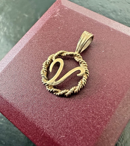 Vintage 9ct gold initial - gold,