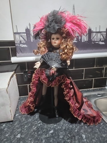 Franklin mint doll - mint,