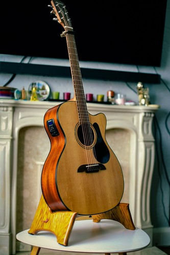 Solid oak guitar stand - solid,