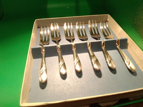 Vintage box plated cake - a,