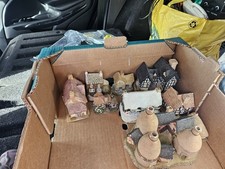 collection of miniature cottages Collectable David winter cottage collection 