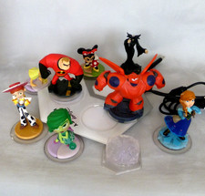 Disney Infinity Portal Base XBOX 360 1.0, 2.0, 3.0. Plus 9 figures bundle.