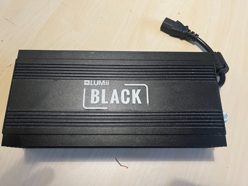 Lumii black 600w - lumii, dimmable