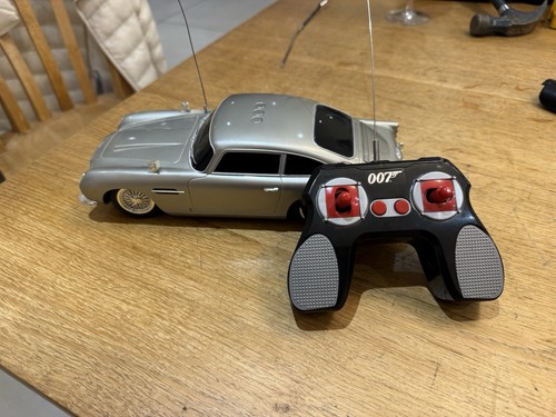 Aston martin db5 007 - martin, james