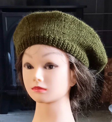 Womair hand knitted merino - hand,