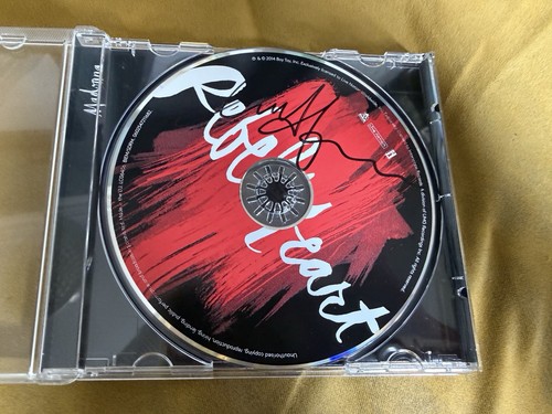 Madonna signed rebel heart - signed, cd