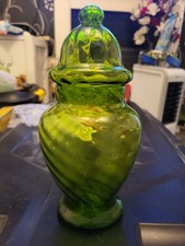 GREEN GLASS STORAGE OR APOTHECARY JAR.