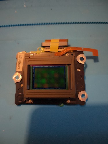 Nikon d3000 cmos - nikon,