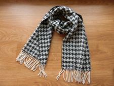 Black & White Retro Dogtooth