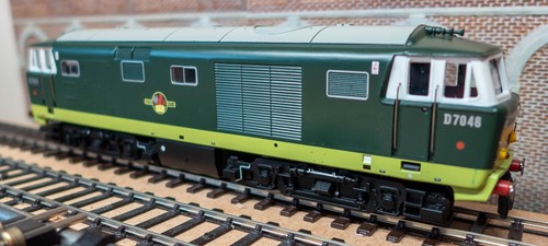 Unpowered hornby r2410 hymek - unpowered,