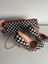 Dune Black, Red And White