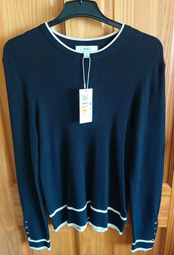 Black long sleeved junper - long,