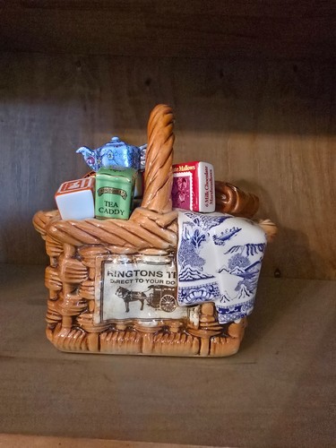 Ringtons monty basket - basket, teapot