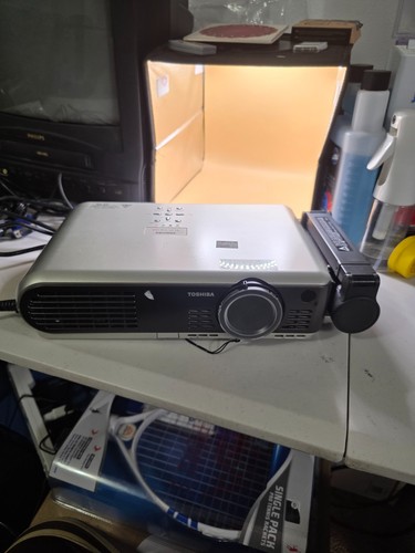 Toshiba tlp t61m lcd - toshiba, projector