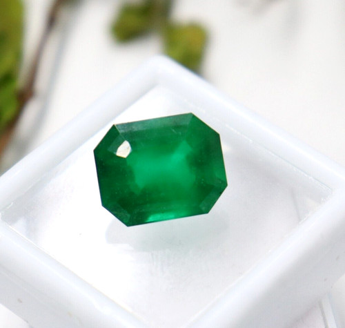 Green emerald loose gemstone - loose,