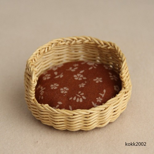 Scale dollhouse miniatures - 1:6,