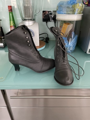 Women low kitten - low, heel