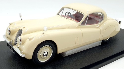 Cult models scale - 1/18,