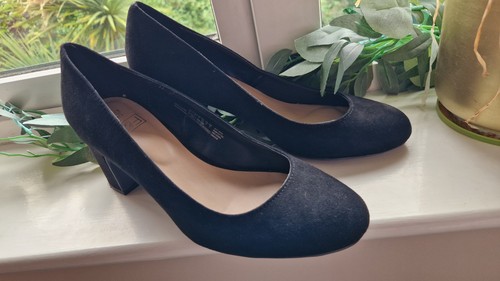 Black heeled court shoes - heeled,