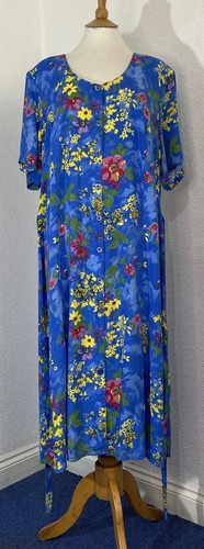 Vintage size dress - 22, button